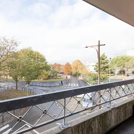 Le Patte D'oie Apartment *